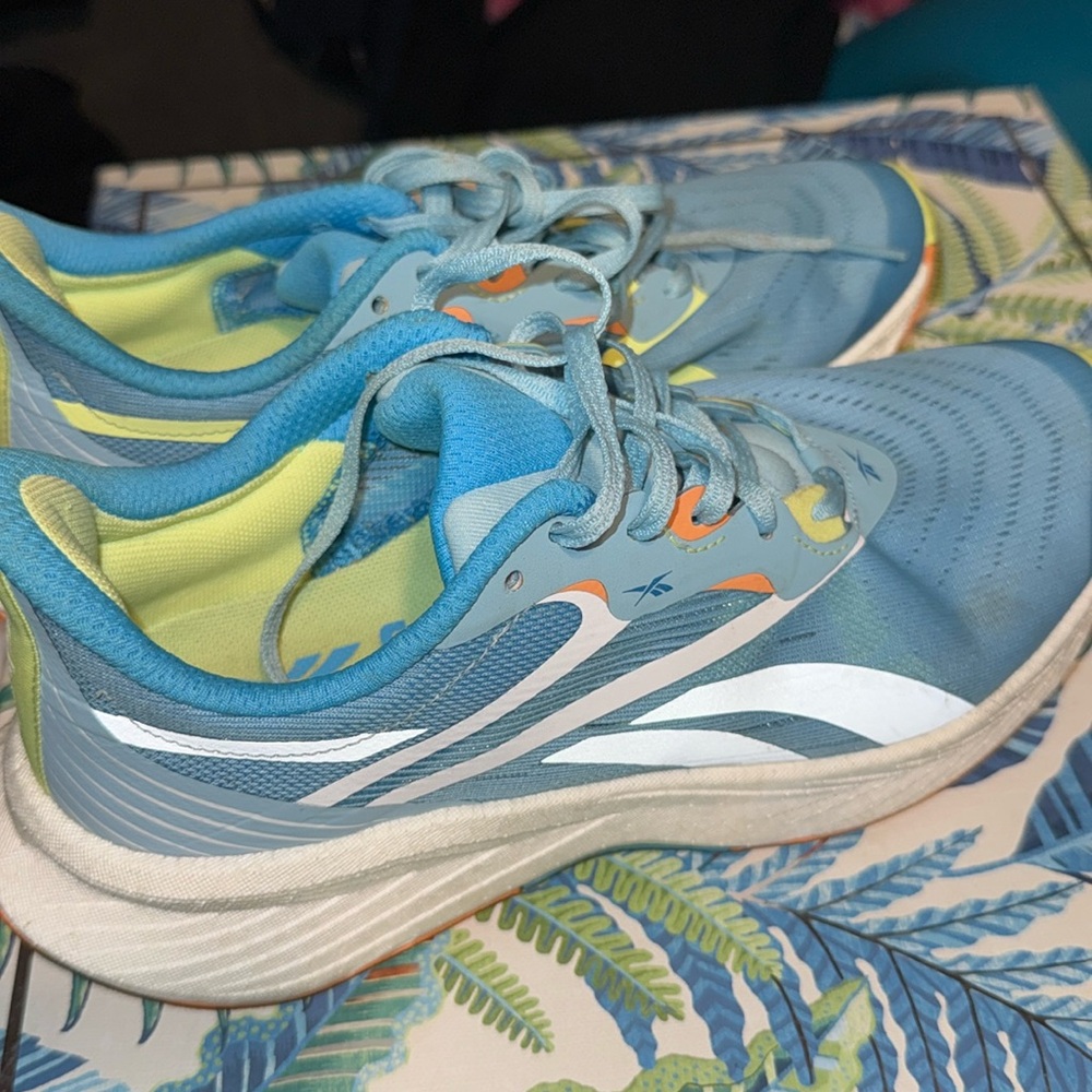 Reebok runners - Picture 2 of 4